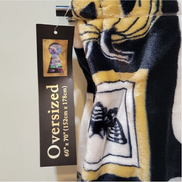 CYNTHIA ROWLEY Curious oversized decorative throw. 60" x 70" Halloween. - Picture 5 of 5